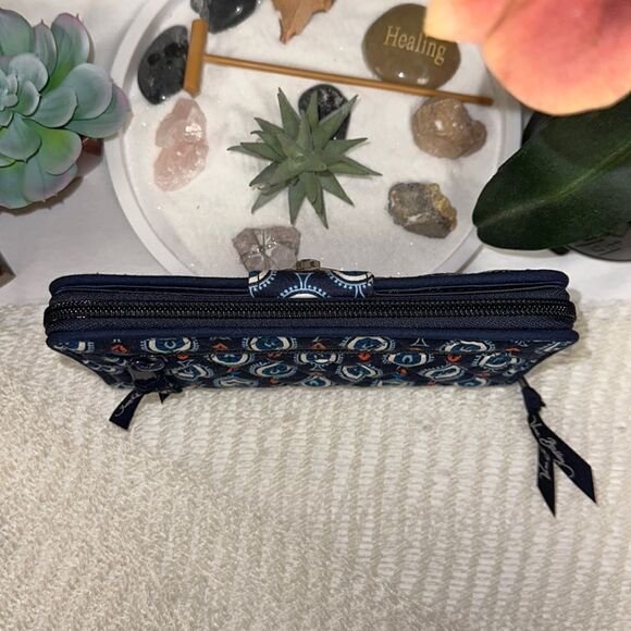 Vera Bradley RFID Navy Blue White Coral Quilted Large Turnlock Wallet - Picture 4 of 11